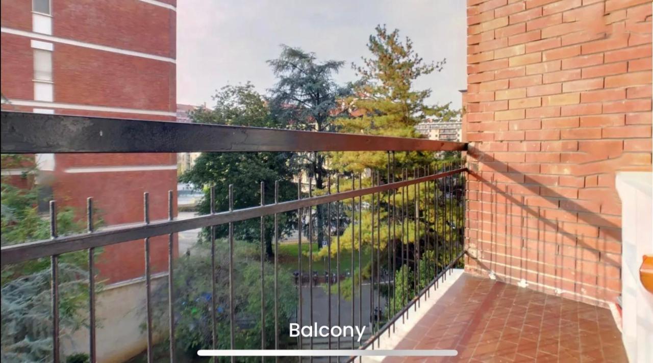 Metro Famagosta - Luminoso Appartamento Con Balcone Free Wifi & Parking Милан Экстерьер фото